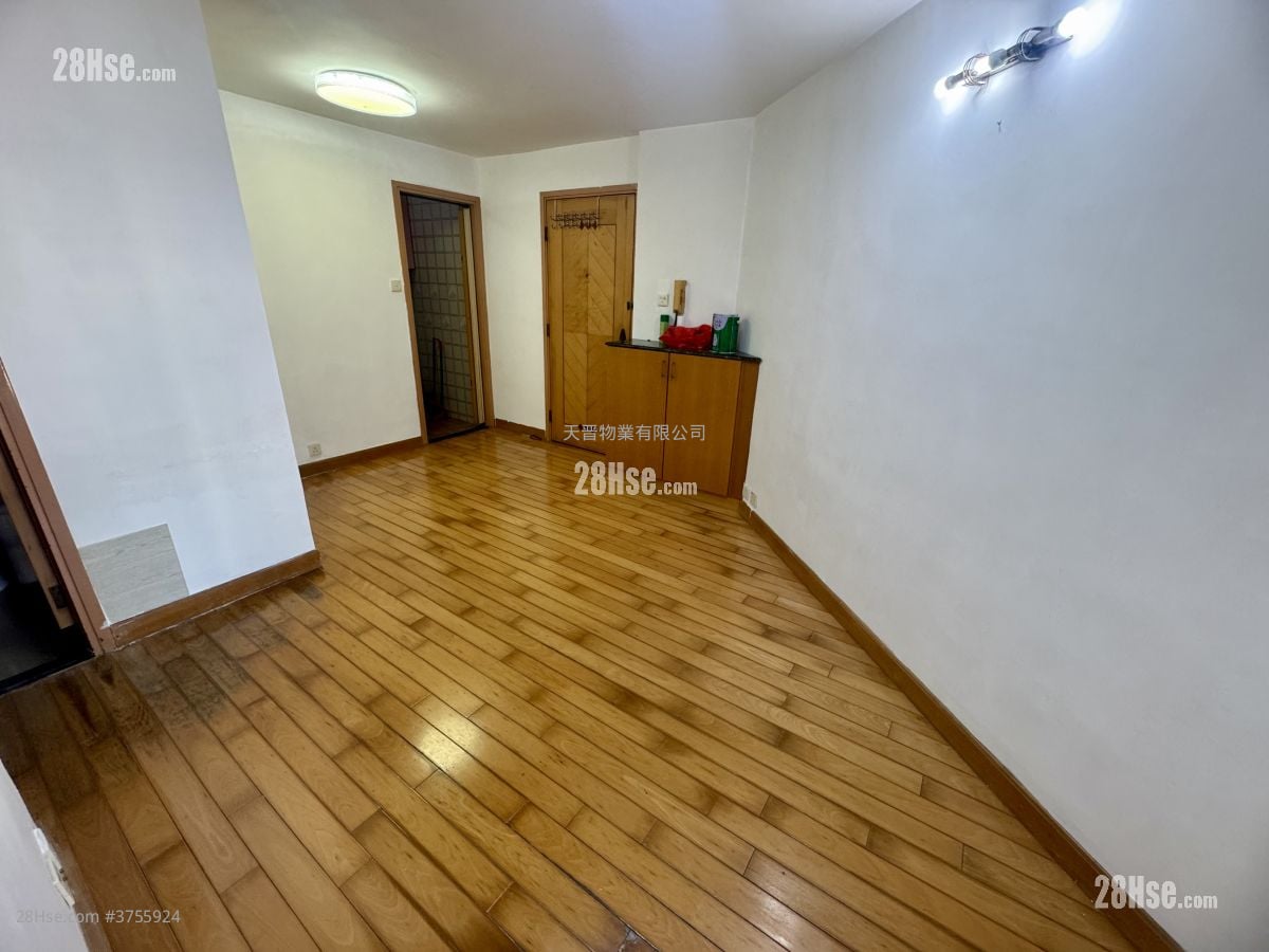 Whampoa Garden Sell 2 Bedrooms , 1 Bathroom 389 ft²