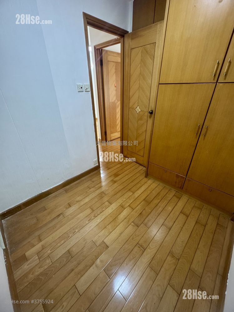 Whampoa Garden Sell 2 Bedrooms , 1 Bathroom 389 ft²