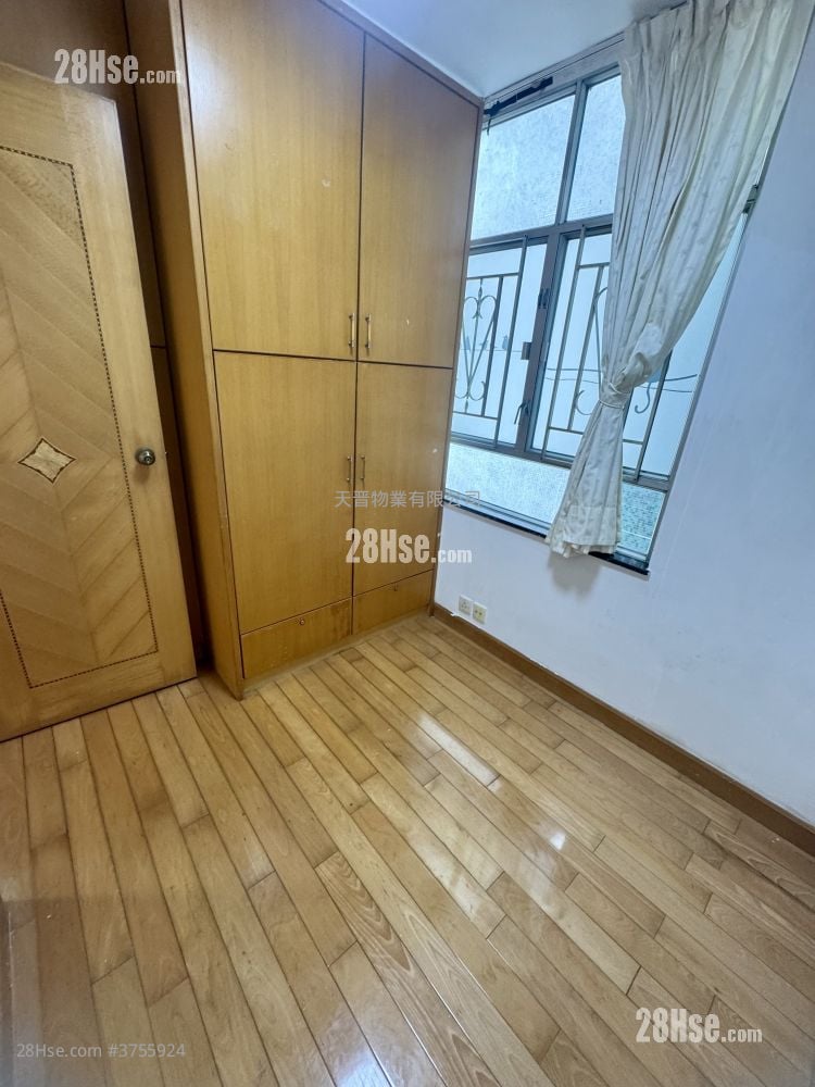 Whampoa Garden Sell 2 Bedrooms , 1 Bathroom 389 ft²