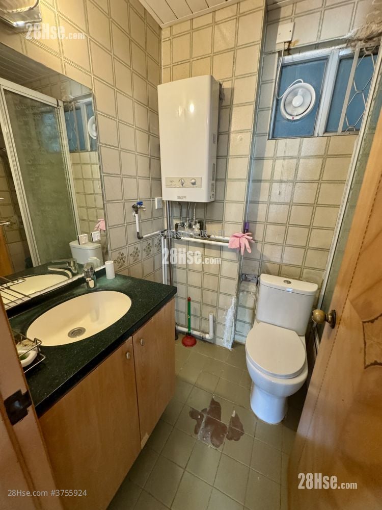 Whampoa Garden Sell 2 Bedrooms , 1 Bathroom 389 ft²