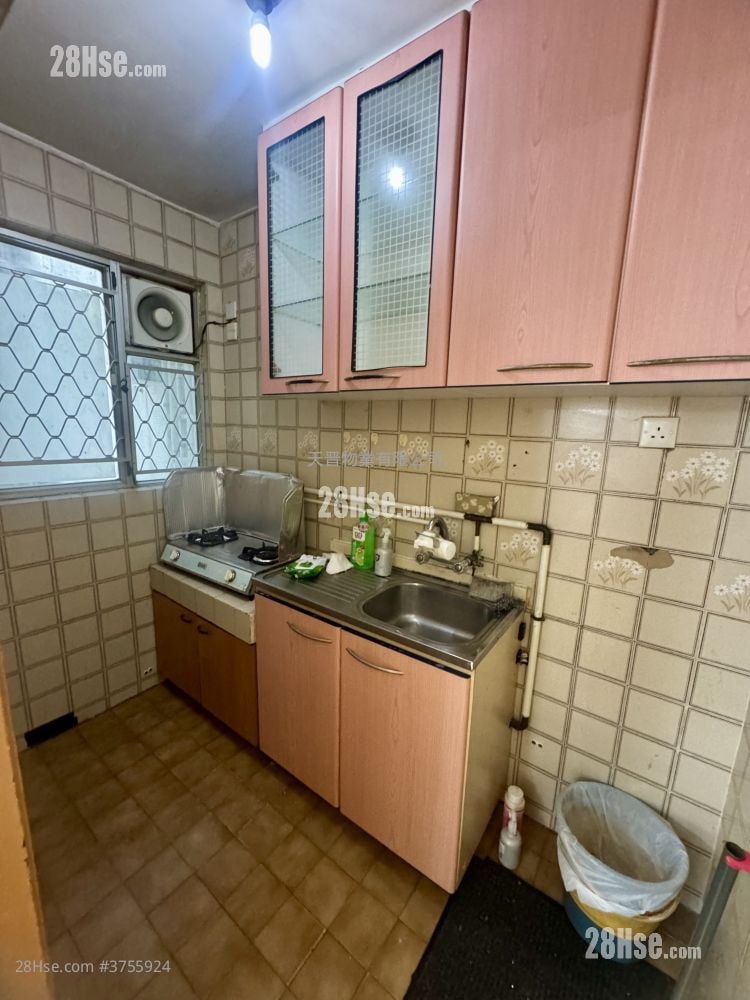 Whampoa Garden Sell 2 Bedrooms , 1 Bathroom 389 ft²