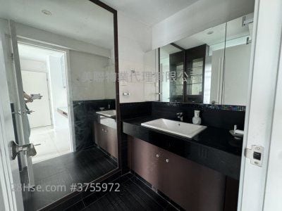 King's Park Villa Sell 3 Bedrooms , 2 Bathrooms 1,136 ft²