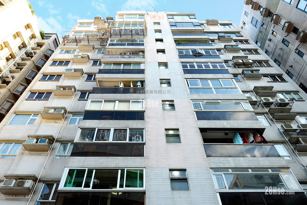 building outlook: Cheerbond Court Sell 3 Bedrooms , 2 Bathrooms 920 ft²