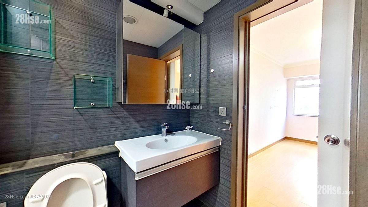 bathroom: Cheerbond Court Sell 3 Bedrooms , 2 Bathrooms 920 ft²
