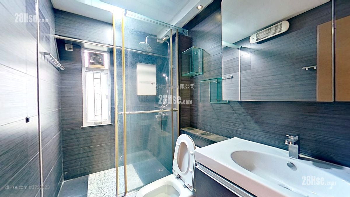 bathroom: Cheerbond Court Sell 3 Bedrooms , 2 Bathrooms 920 ft²