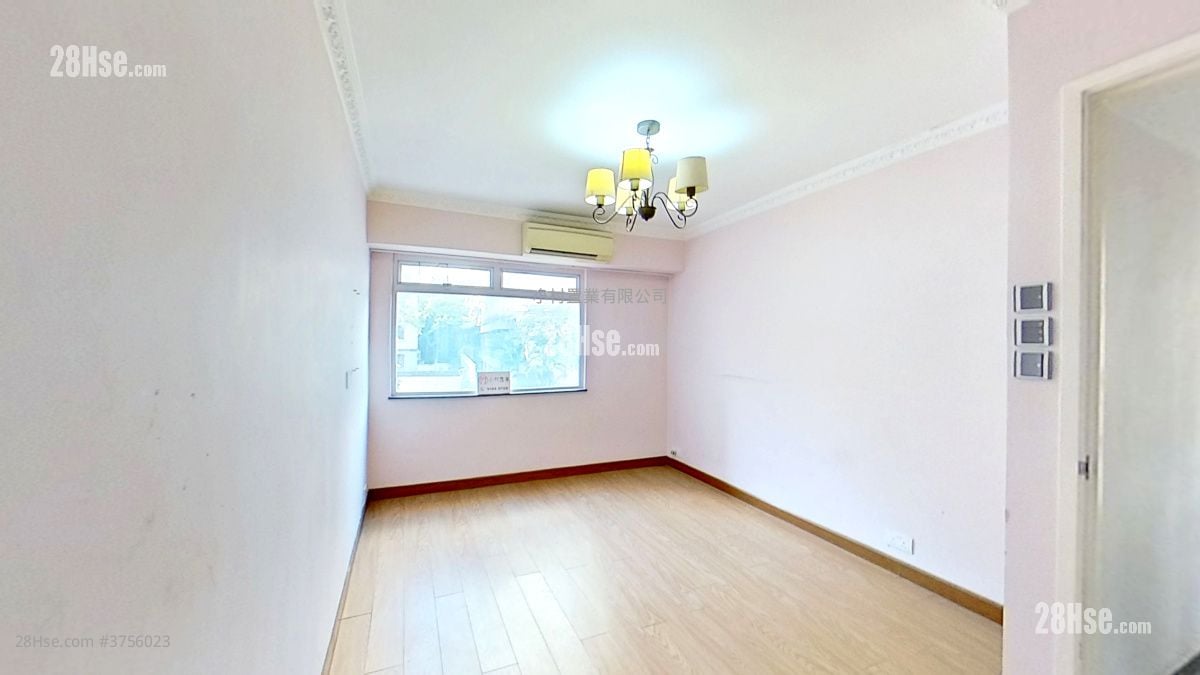 master room: Cheerbond Court Sell 3 Bedrooms , 2 Bathrooms 920 ft²