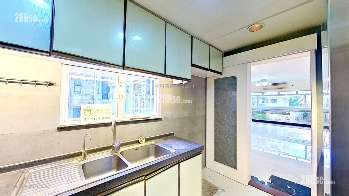 kitchen: Cheerbond Court Sell 3 Bedrooms , 2 Bathrooms 920 ft²