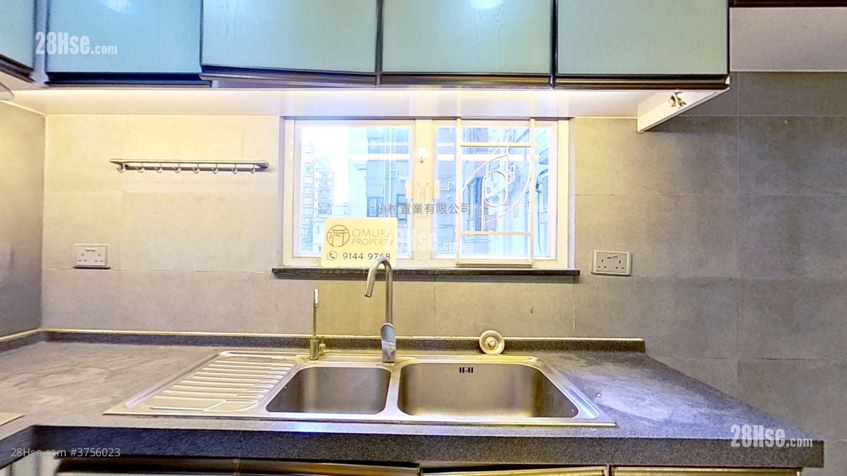 kitchen: Cheerbond Court Sell 3 Bedrooms , 2 Bathrooms 920 ft²