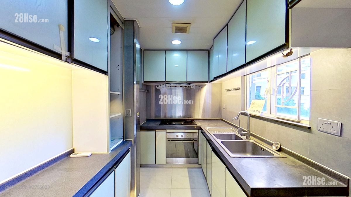 kitchen: Cheerbond Court Sell 3 Bedrooms , 2 Bathrooms 920 ft²