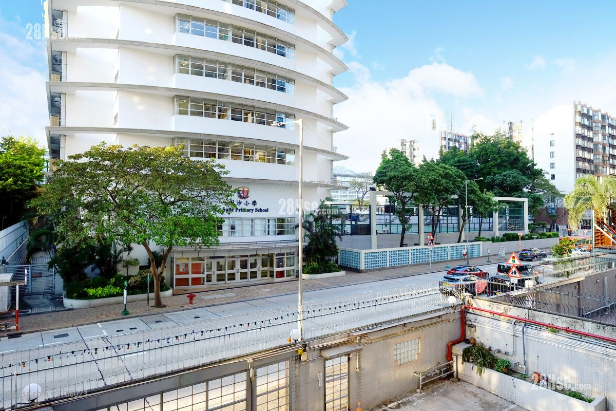 Cheerbond Court Sell 3 Bedrooms , 2 Bathrooms 920 ft²