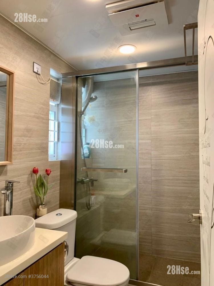 Tin Oi Court Sell 3 Bedrooms , 1 Bathroom 606 ft²