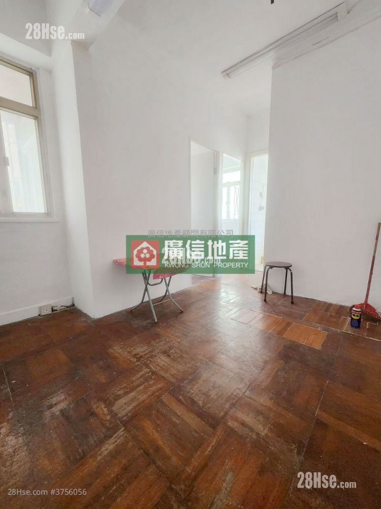 Shun King Building Sell 2 Bedrooms , 1 Bathroom 253 ft²