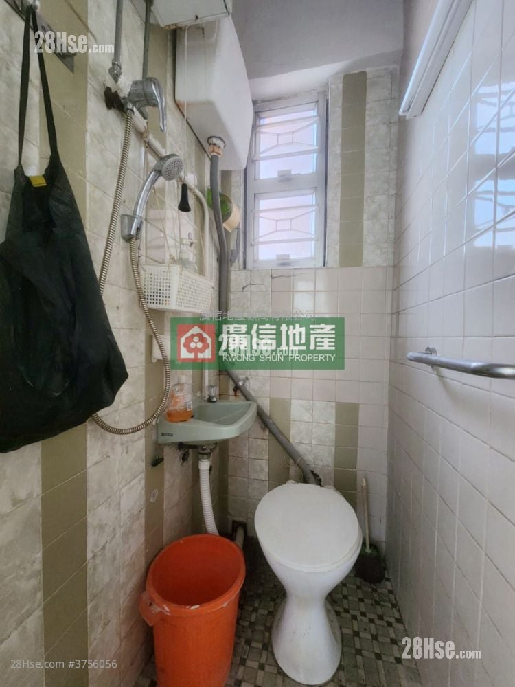 Shun King Building Sell 2 Bedrooms , 1 Bathroom 253 ft²