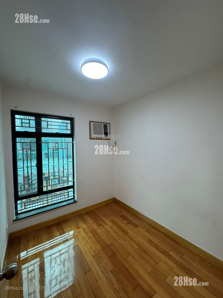 村屋 售盤 3 房 , 1 浴室 700 平方呎