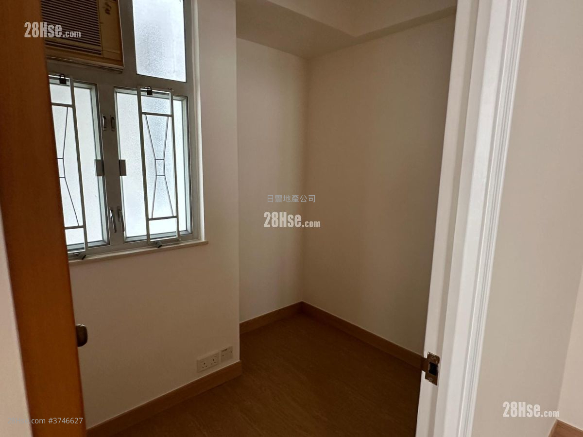 新輝大廈 租盤 3 房 , 1 浴室 397 平方呎