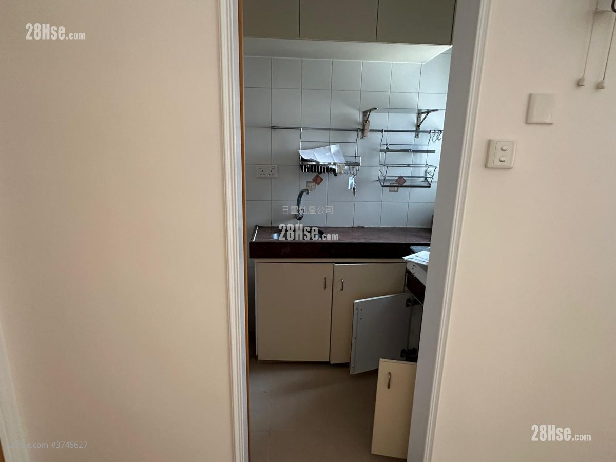 新輝大廈 租盤 3 房 , 1 浴室 397 平方呎