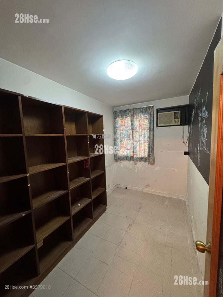 村屋 售盤 3 房 , 1 浴室 700 平方呎