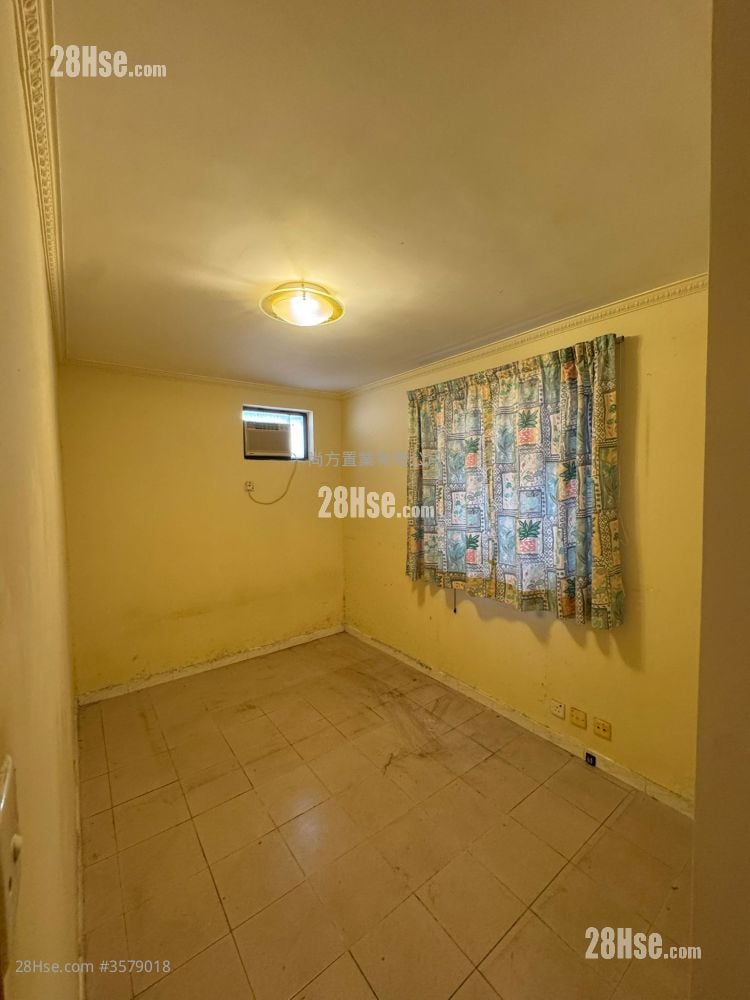 村屋 售盤 3 房 , 1 浴室 700 平方呎