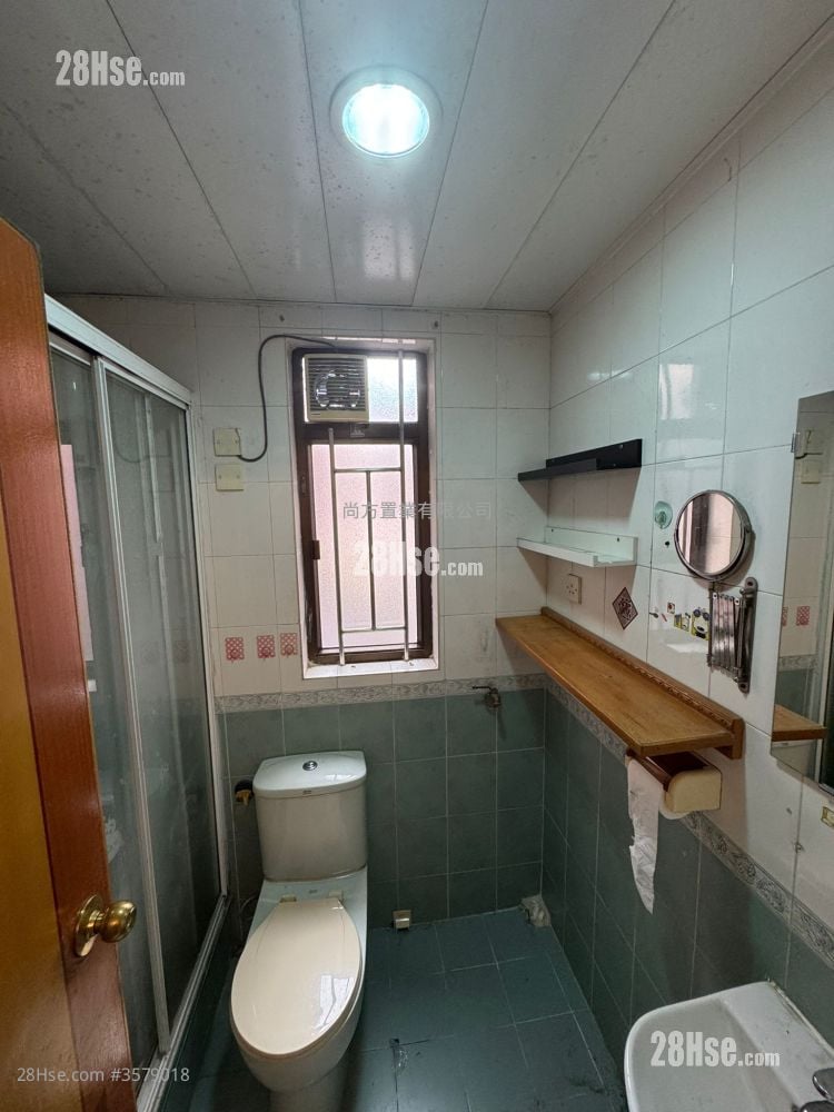 村屋 售盤 3 房 , 1 浴室 700 平方呎