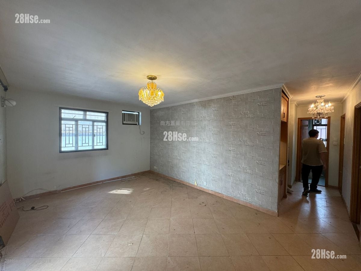 村屋 售盤 3 房 , 1 浴室 700 平方呎