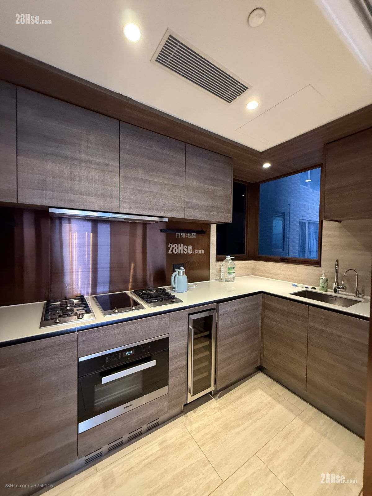 LP10 租盤 3 房 , 2 浴室 754 平方呎