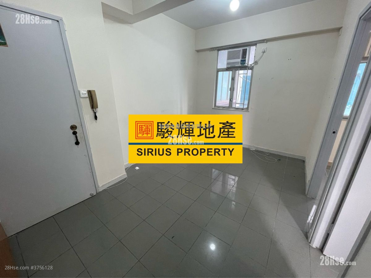 Tak Hay Building Sell 2 Bedrooms , 1 Bathroom 292 ft²