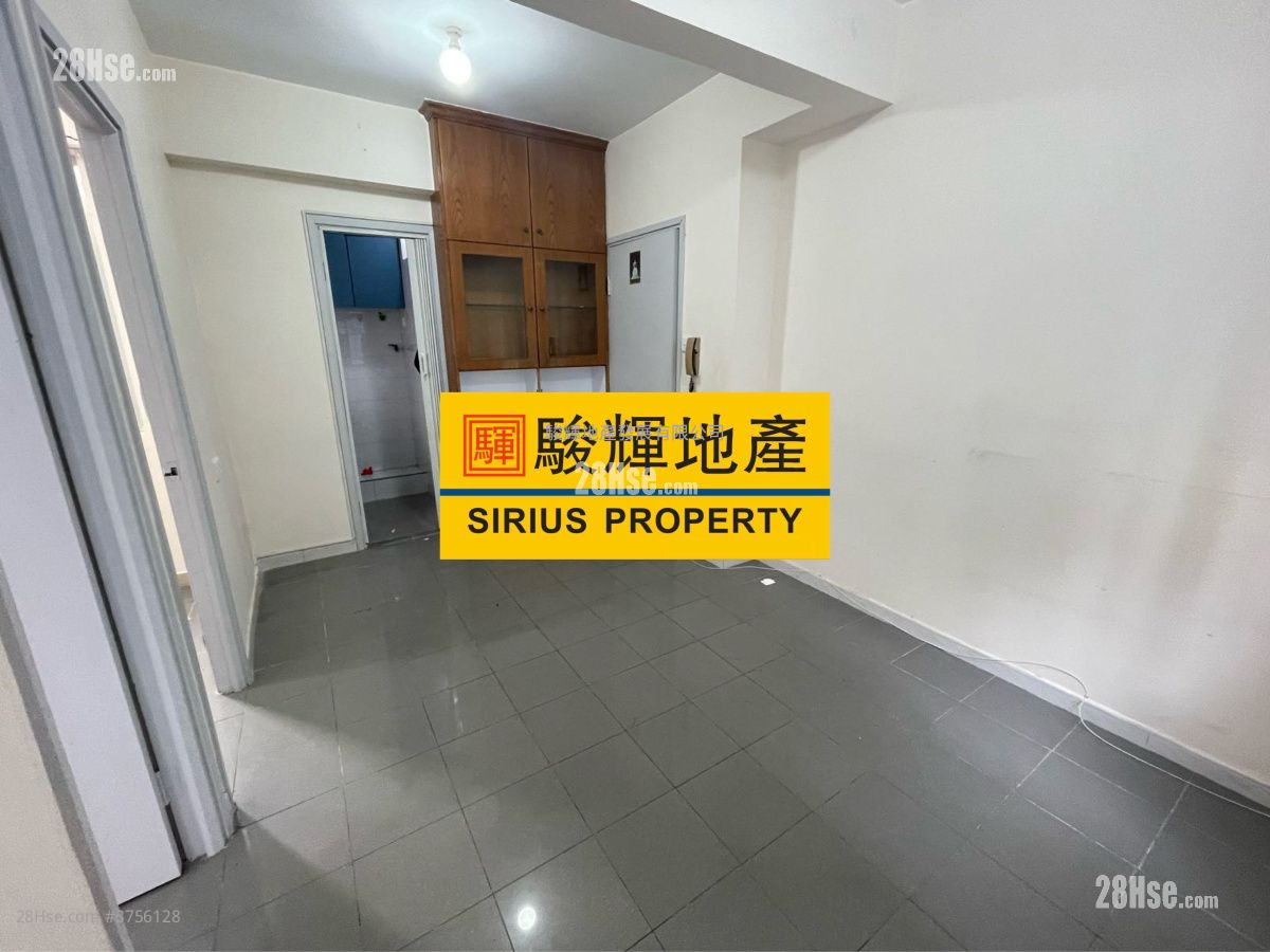 Tak Hay Building Sell 2 Bedrooms , 1 Bathroom 292 ft²