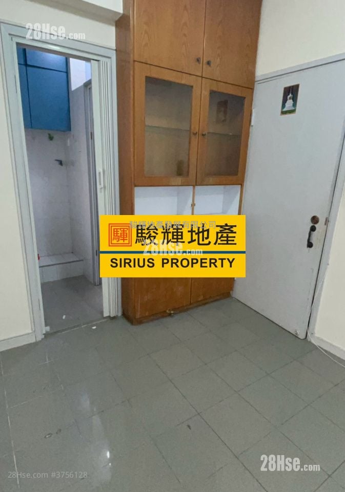 Tak Hay Building Sell 2 Bedrooms , 1 Bathroom 292 ft²