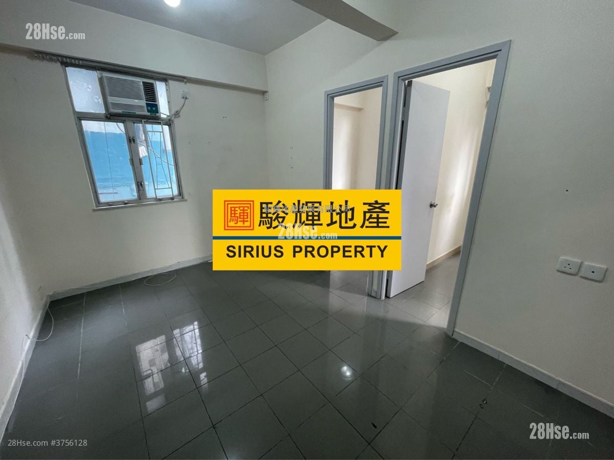 Tak Hay Building Sell 2 Bedrooms , 1 Bathroom 292 ft²