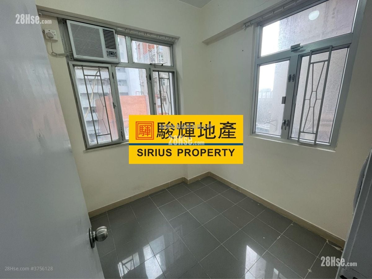 Tak Hay Building Sell 2 Bedrooms , 1 Bathroom 292 ft²