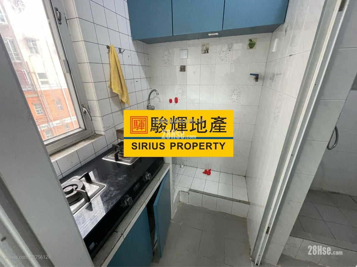 Tak Hay Building Sell 2 Bedrooms , 1 Bathroom 292 ft²