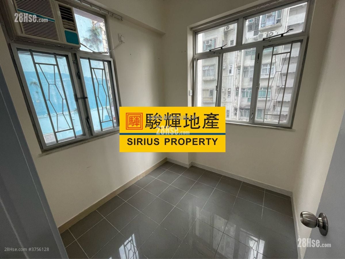Tak Hay Building Sell 2 Bedrooms , 1 Bathroom 292 ft²