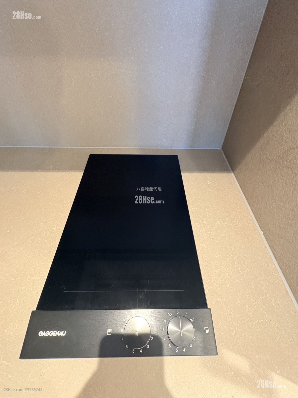 101 Kings Road 租盤 2 房 , 1 浴室 376 平方呎