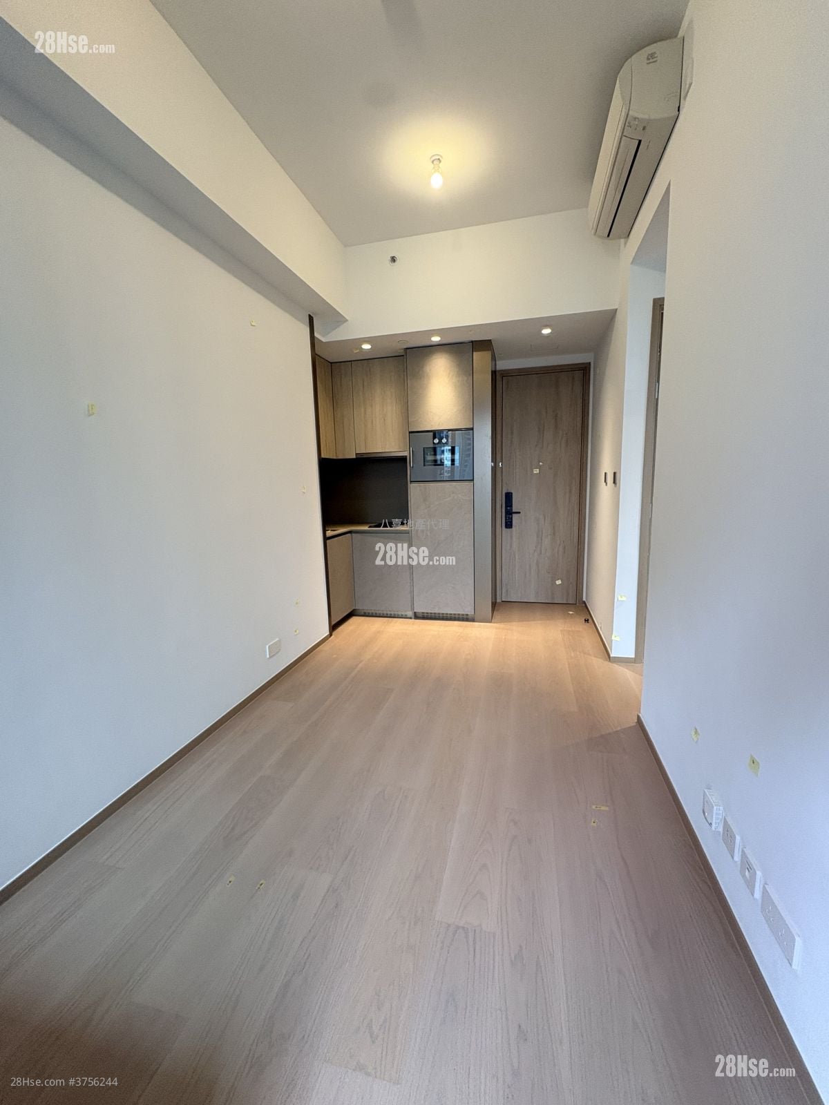 101 Kings Road 租盤 2 房 , 1 浴室 376 平方呎