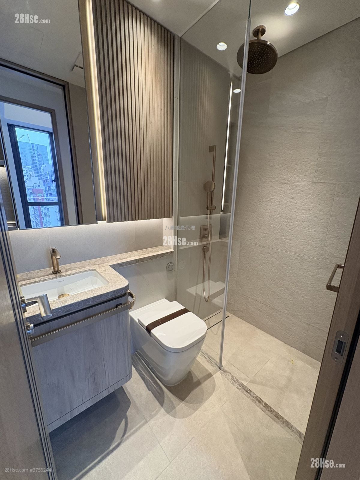 101 Kings Road 租盤 2 房 , 1 浴室 376 平方呎