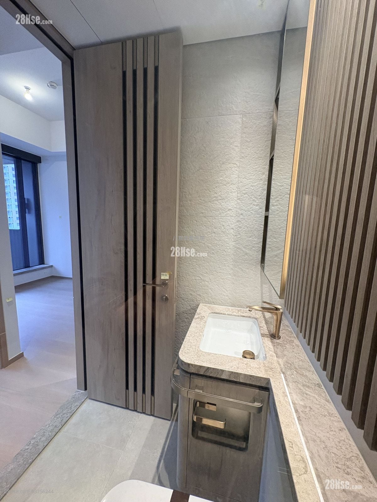 101 Kings Road 租盤 2 房 , 1 浴室 376 平方呎