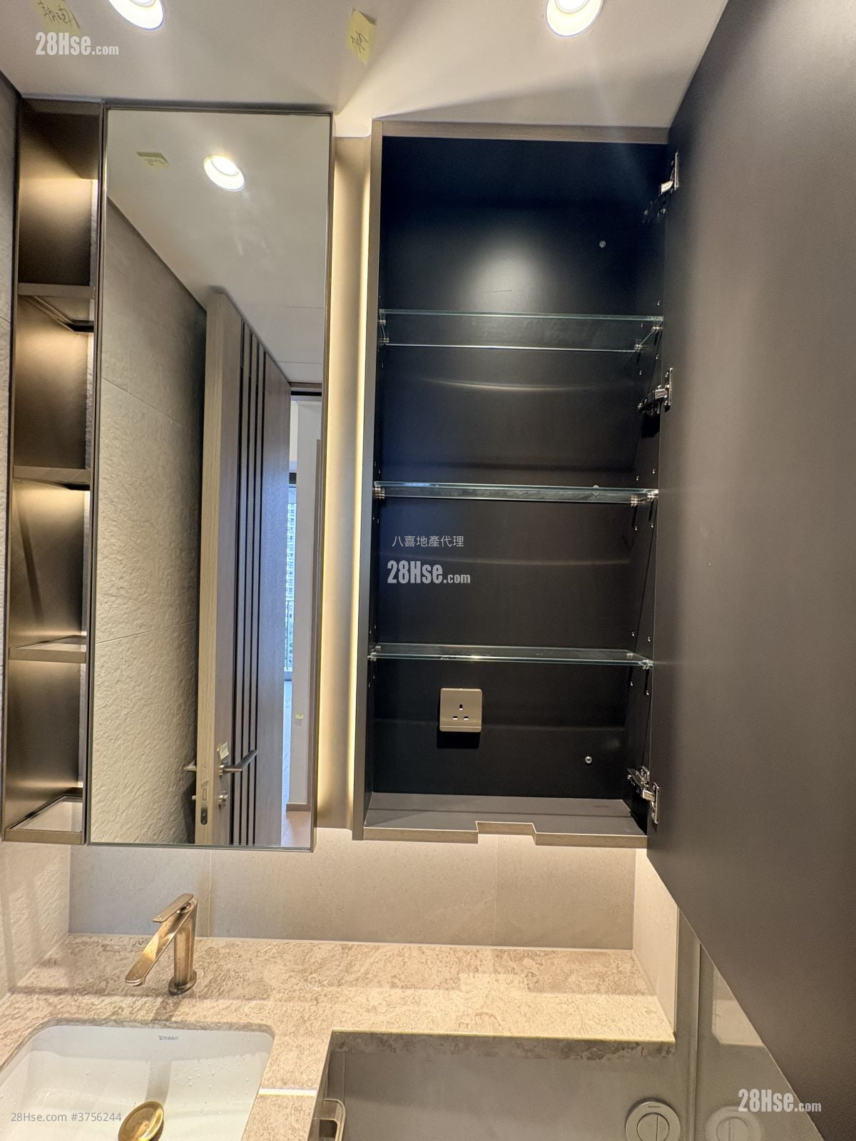 101 Kings Road 租盤 2 房 , 1 浴室 376 平方呎