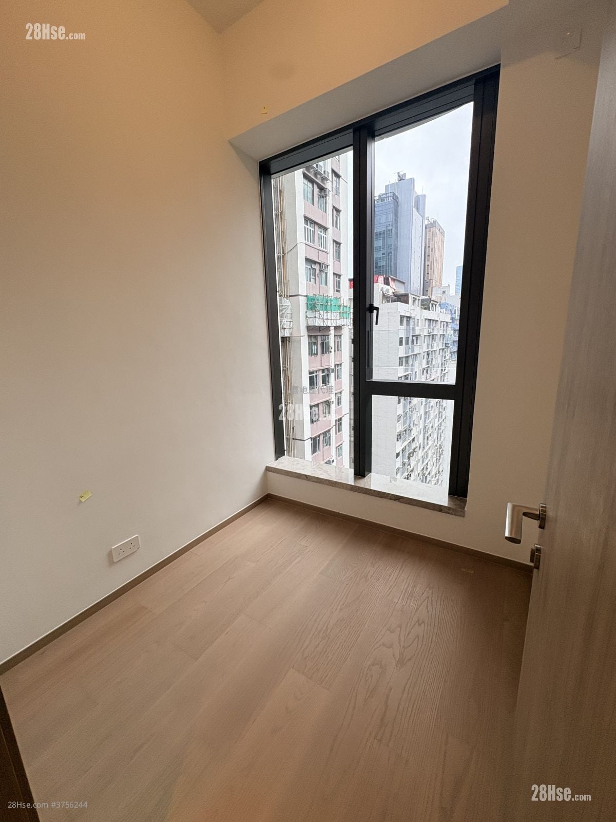 101 Kings Road 租盤 2 房 , 1 浴室 376 平方呎