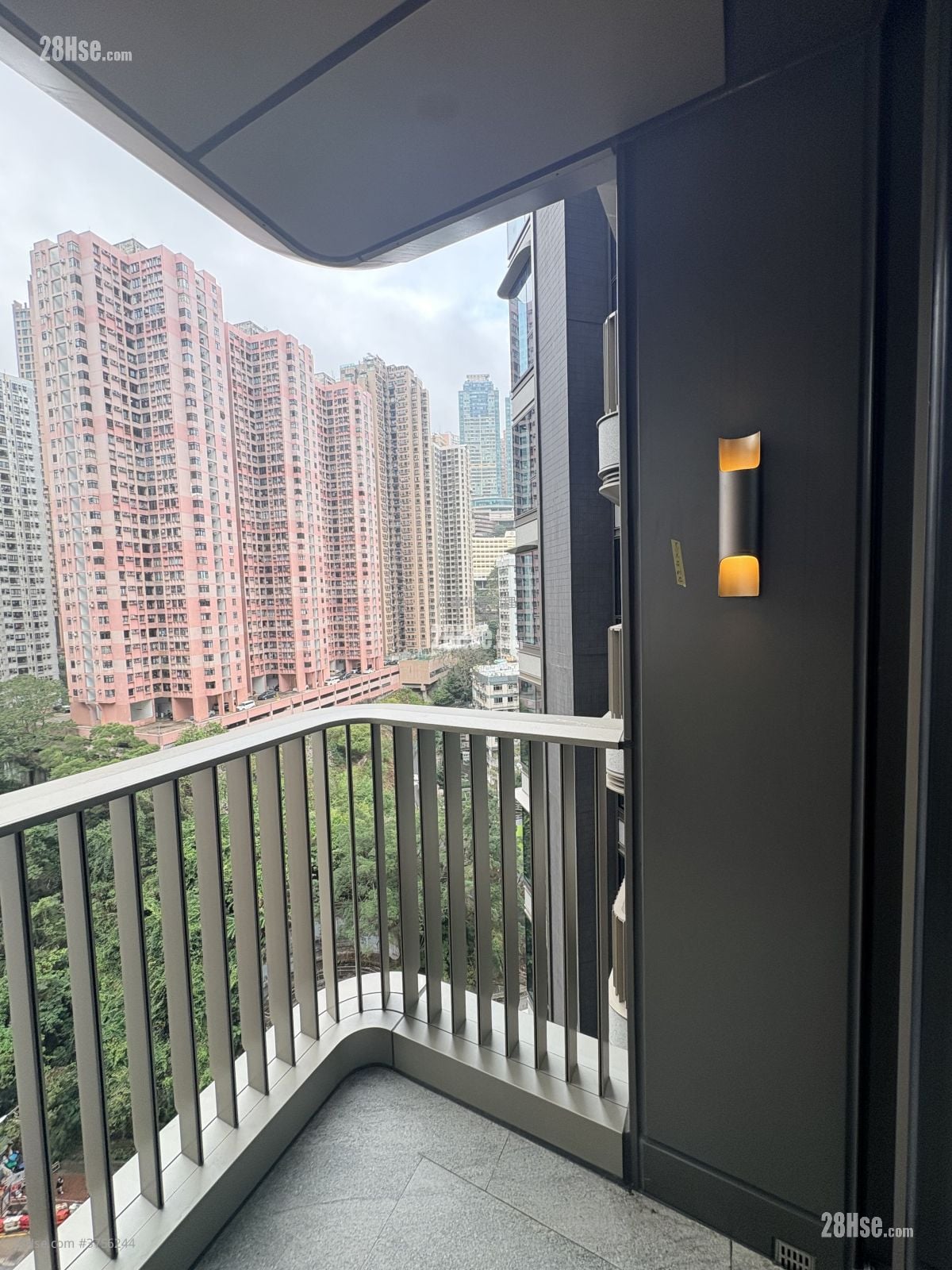 101 Kings Road 租盤 2 房 , 1 浴室 376 平方呎