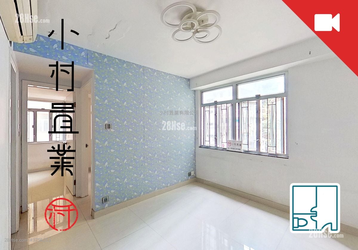 living room: Pearl Court Sell 2 Bedrooms , 1 Bathroom 435 ft²