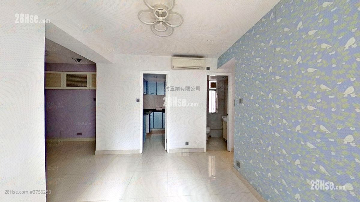 living room: Pearl Court Sell 2 Bedrooms , 1 Bathroom 435 ft²