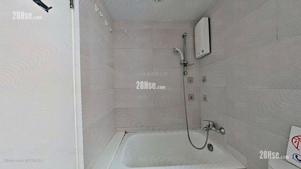 bathroom: Pearl Court Sell 2 Bedrooms , 1 Bathroom 435 ft²