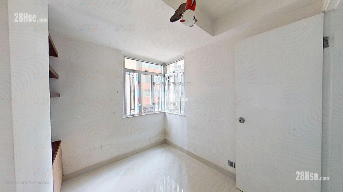 master room: Pearl Court Sell 2 Bedrooms , 1 Bathroom 435 ft²