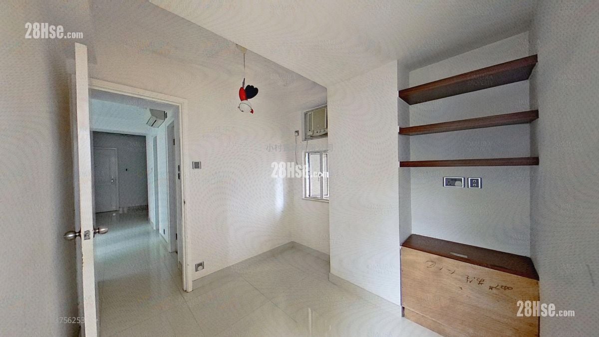 master room: Pearl Court Sell 2 Bedrooms , 1 Bathroom 435 ft²