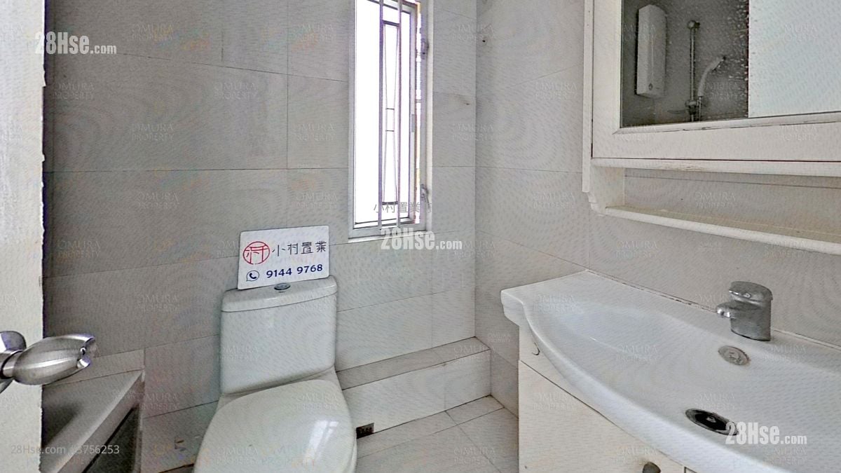 bathroom: Pearl Court Sell 2 Bedrooms , 1 Bathroom 435 ft²