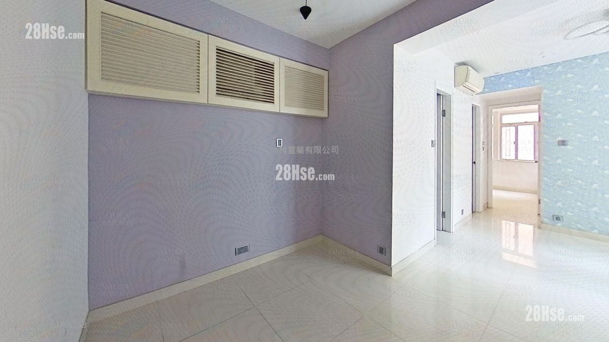 living room: Pearl Court Sell 2 Bedrooms , 1 Bathroom 435 ft²