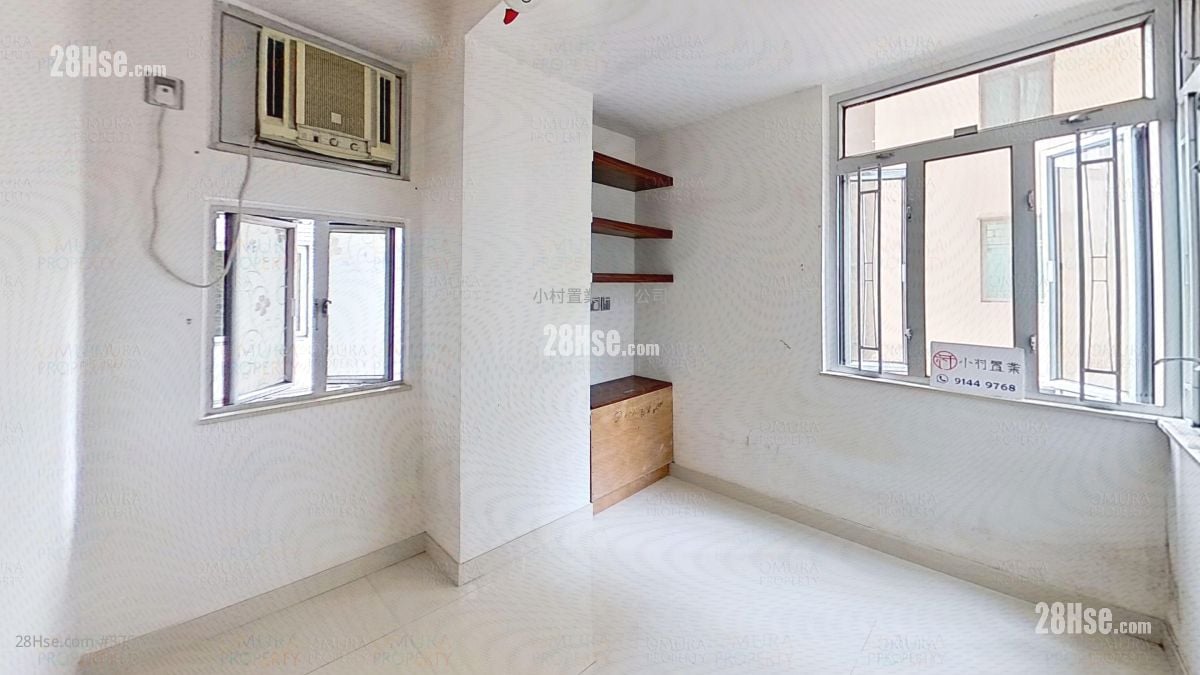 master room: Pearl Court Sell 2 Bedrooms , 1 Bathroom 435 ft²