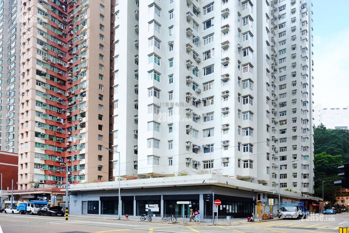 building outlook: Pearl Court Sell 2 Bedrooms , 1 Bathroom 435 ft²