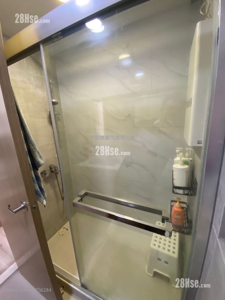 Yoho Town 售盘 2 房 , 1 浴室 393 平方尺