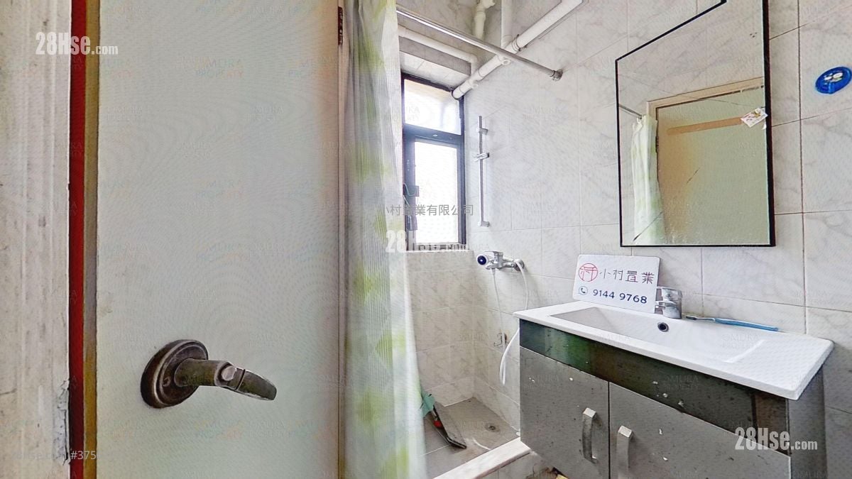 浴室: 和發大廈 售盤 2 房 , 1 浴室 258 平方呎